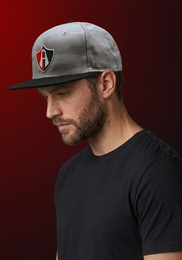 GORRA FLAT ESCUDO ATLAS FC CAMUFLAJE GRIS